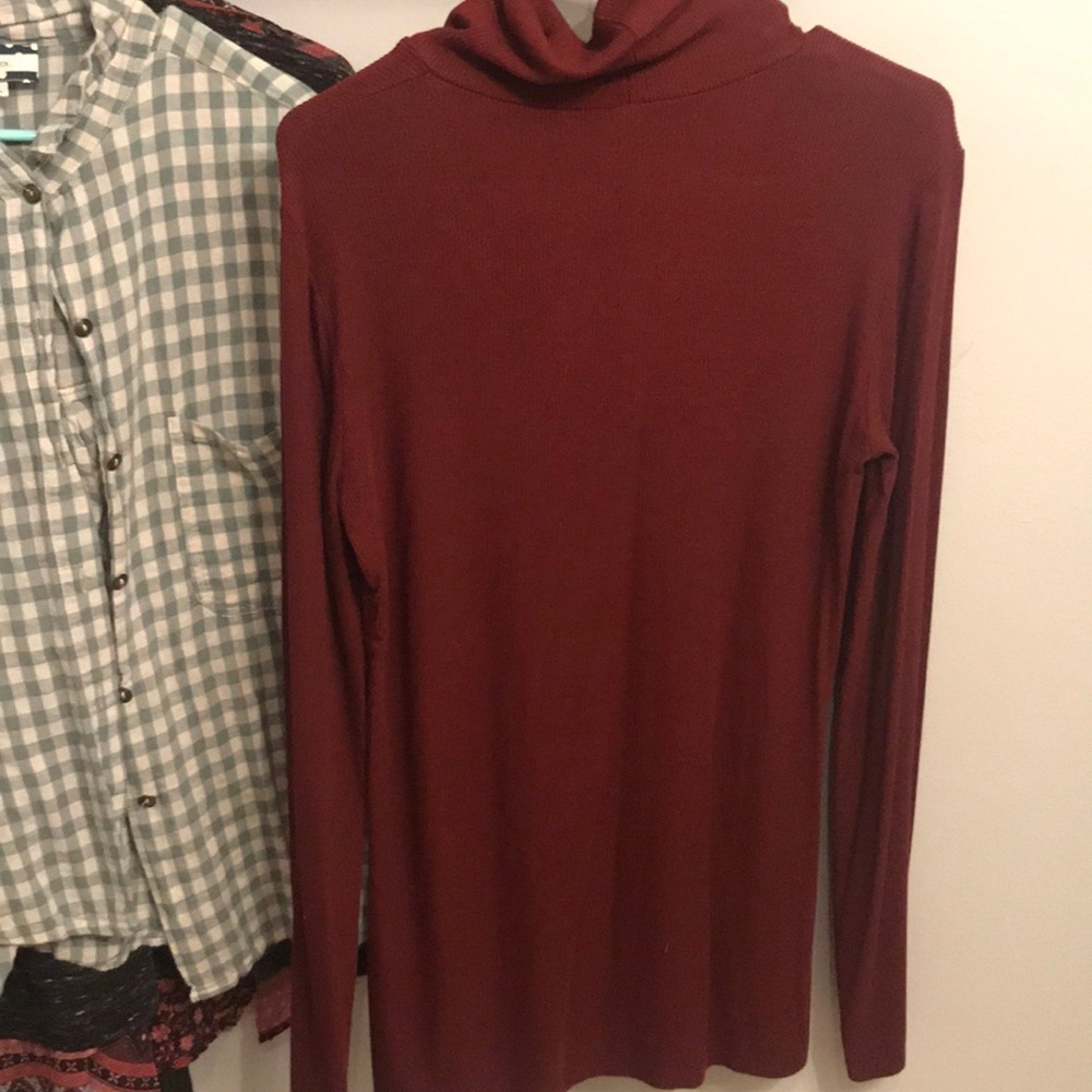 Maroon ribbed material turtleneck